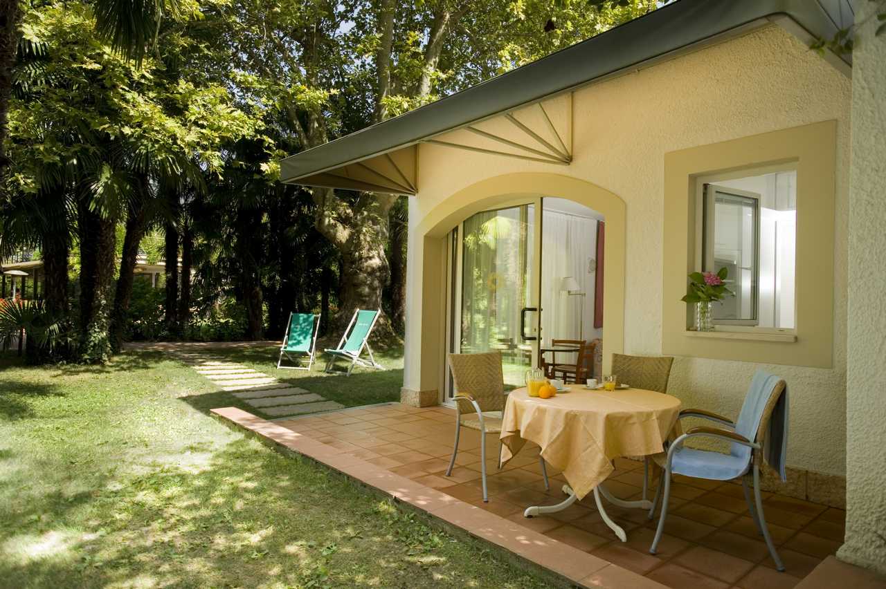 du-lac-et-du-parc-grand-resort-riva-del-garda-bungalow-00002