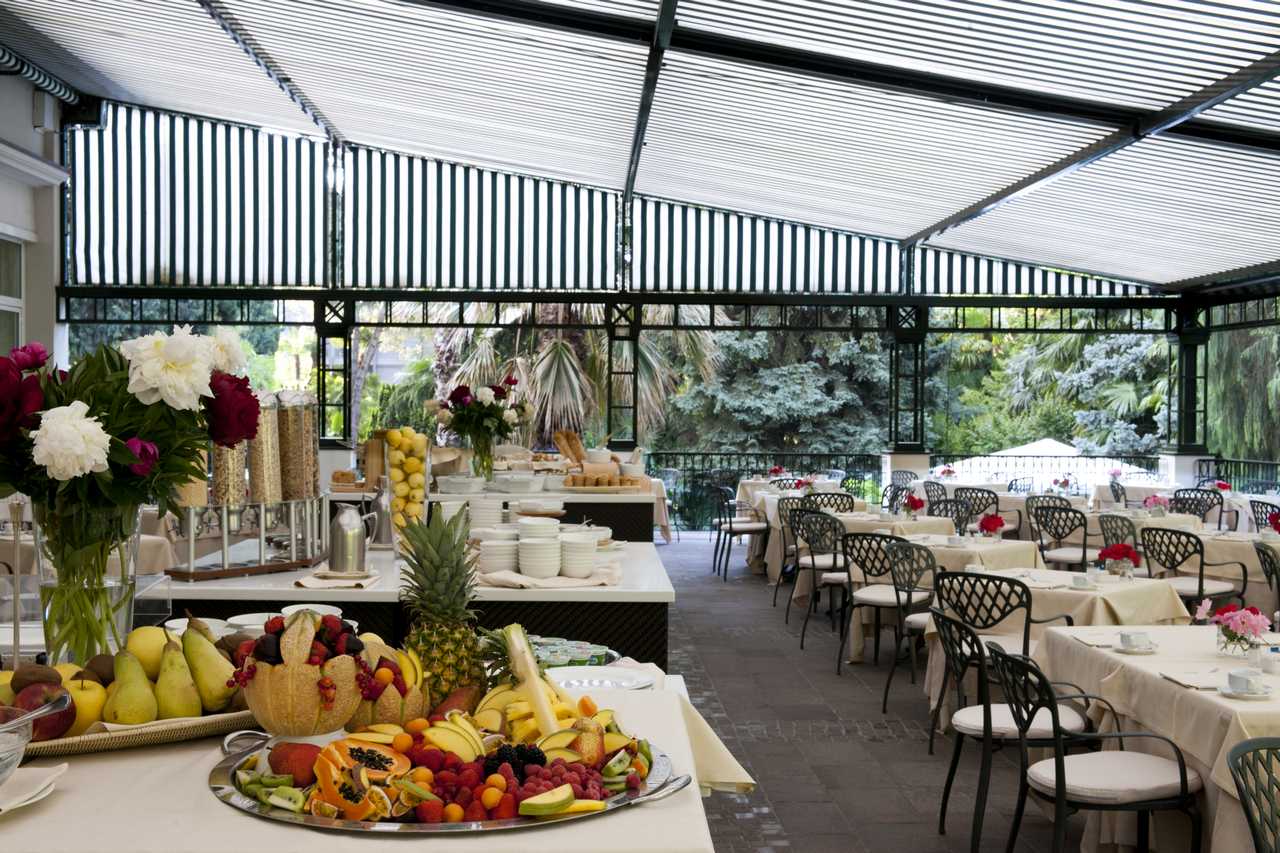 du-lac-et-du-parc-grand-resort-riva-del-garda-food-veranda-00002